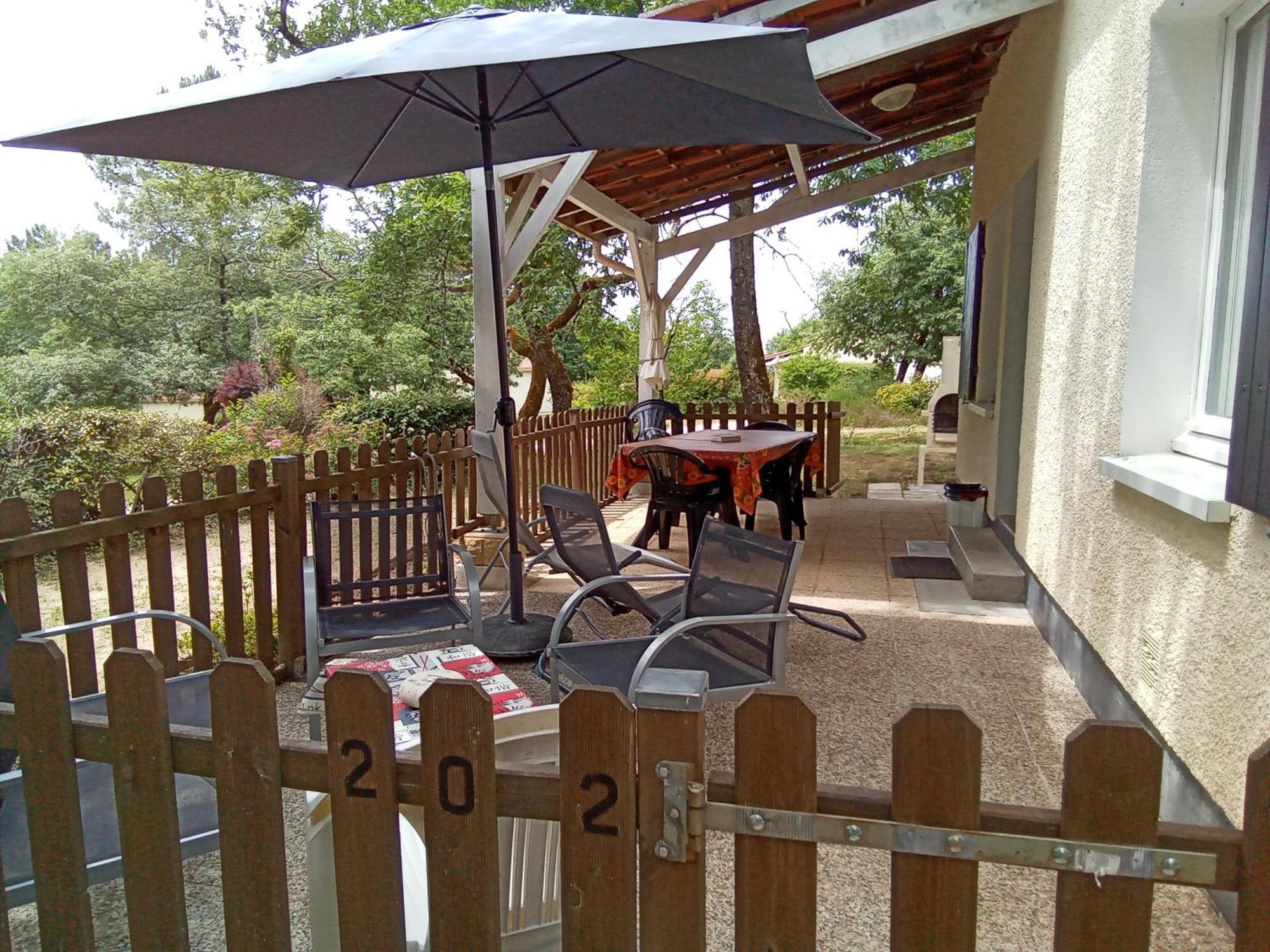 Etang Vallier Resort Brossac 외부 사진